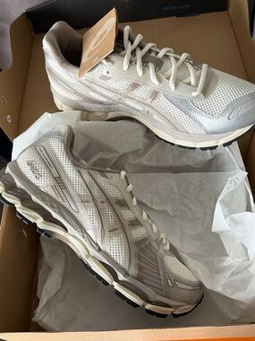 Kith Loyalty ASICS Men Athletic Shoes in White and Beige